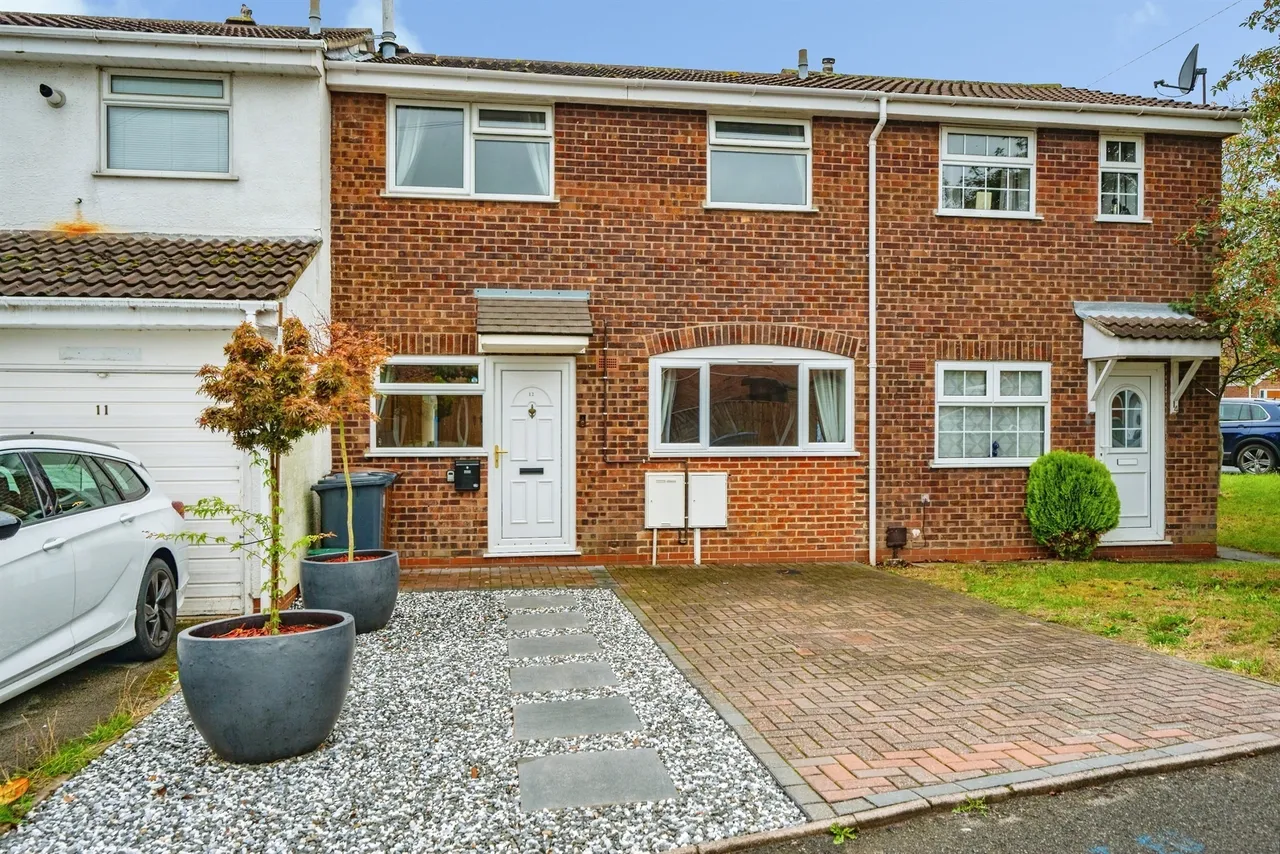2 bed house for sale, Highgrove Close, Stretton, DE13