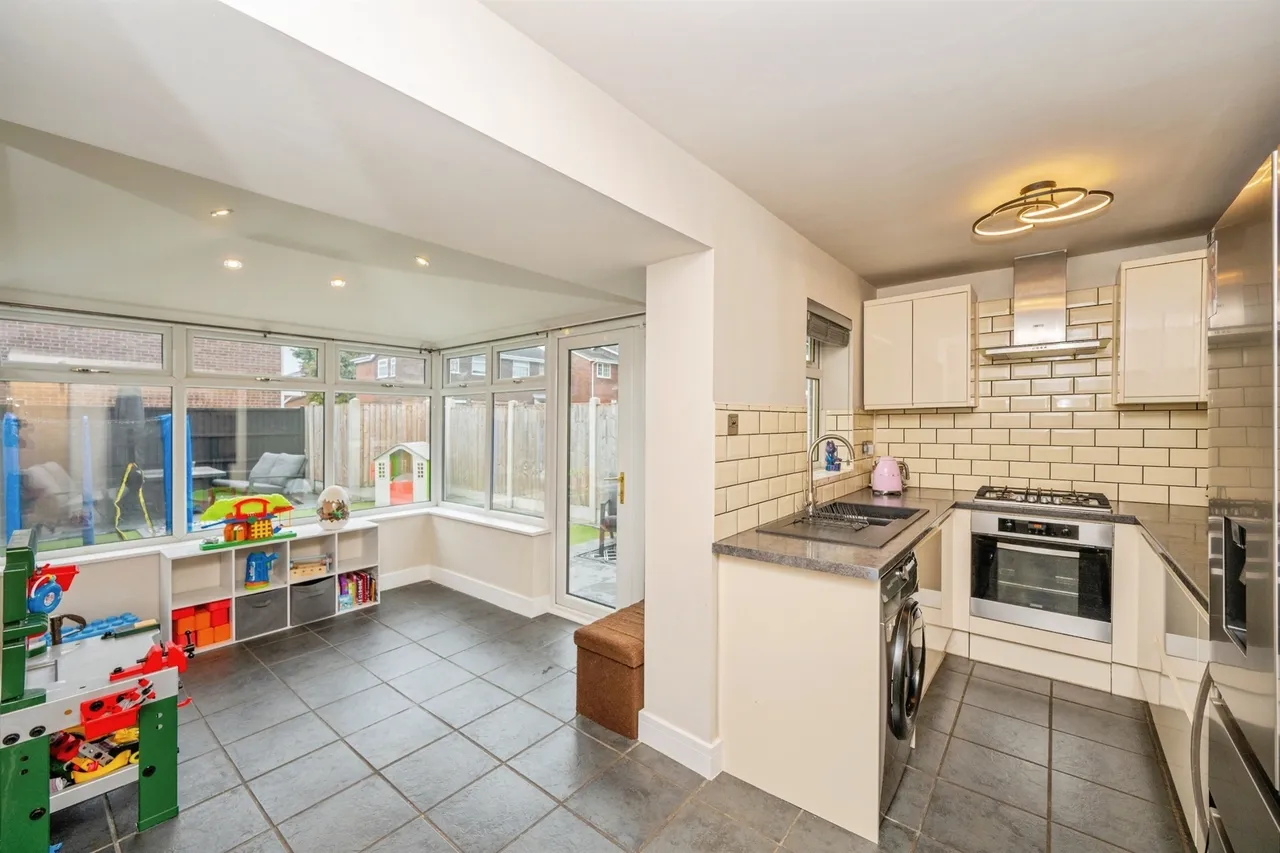 Highgrove Close, Stretton, DE13, photo 11