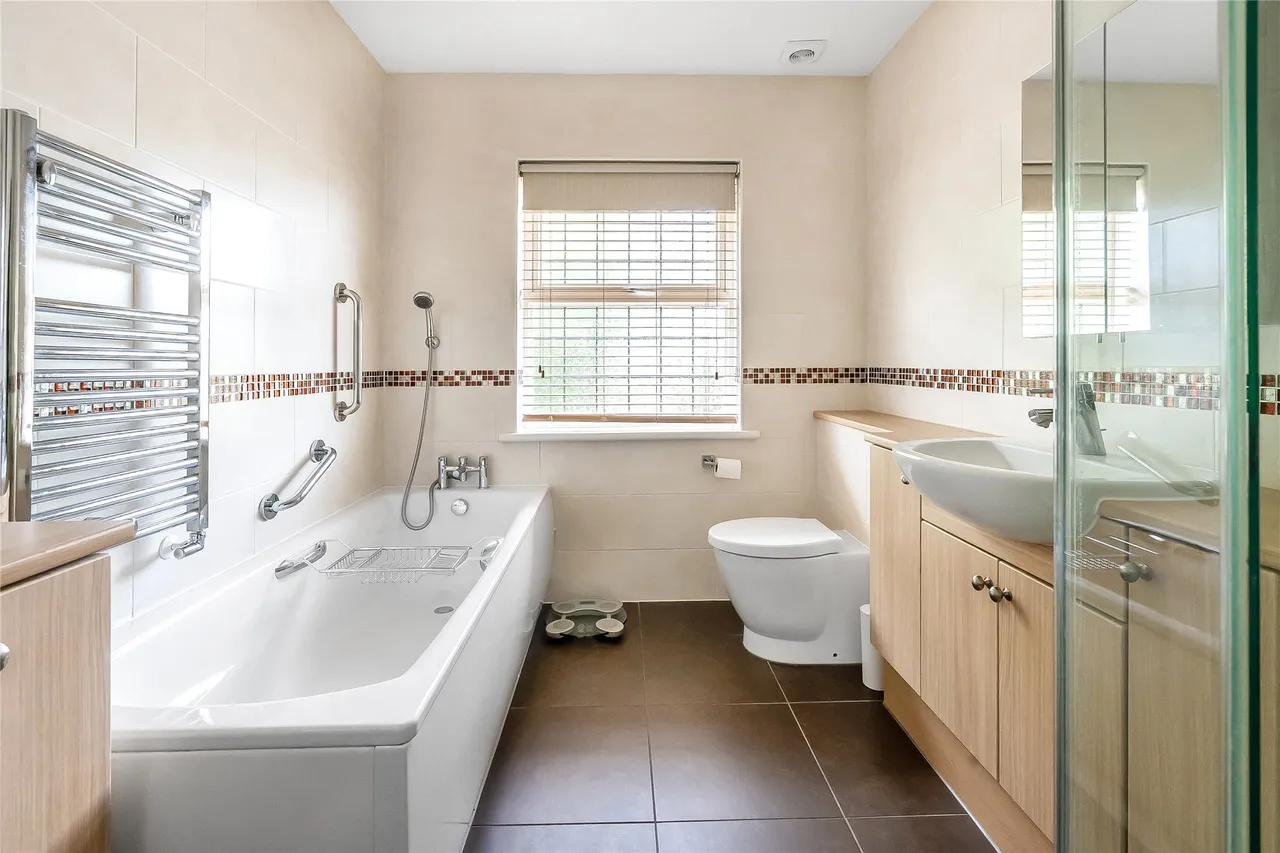 Gateways, Guildford, GU1, photo 32