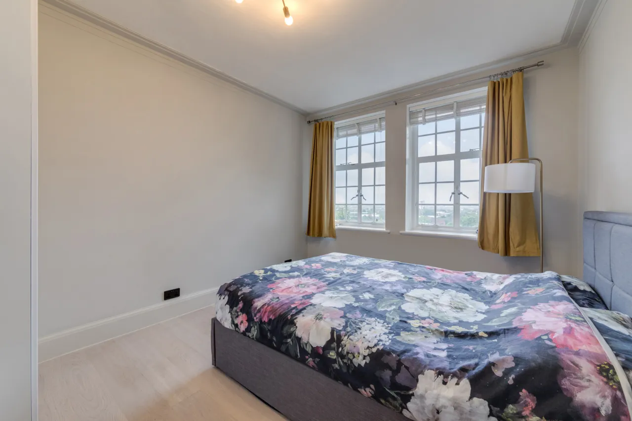 Finchley Road, London, NW3, photo 8