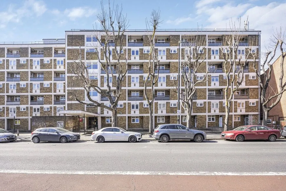 3 bed flat for sale — Cambridge Heath Road, London, E1