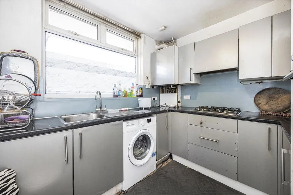 Cambridge Heath Road, London, E1, photo 11