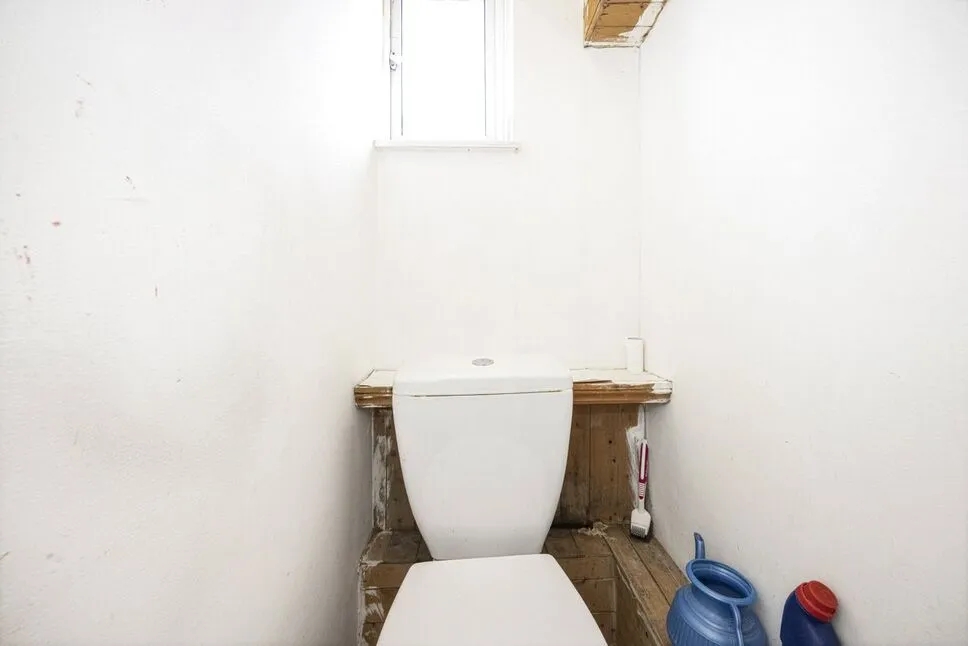 Cambridge Heath Road, London, E1, photo 12