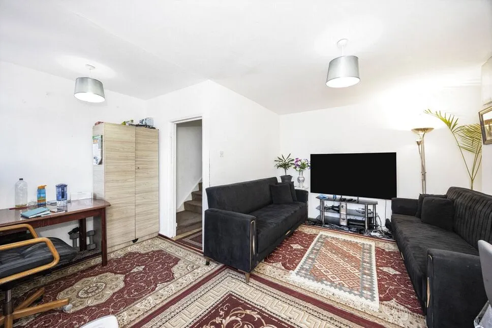 Cambridge Heath Road, London, E1, photo 2