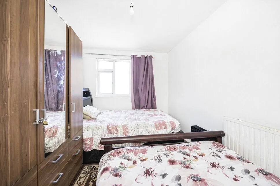 Cambridge Heath Road, London, E1, photo 8