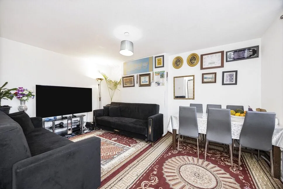 Cambridge Heath Road, London, E1, photo 3