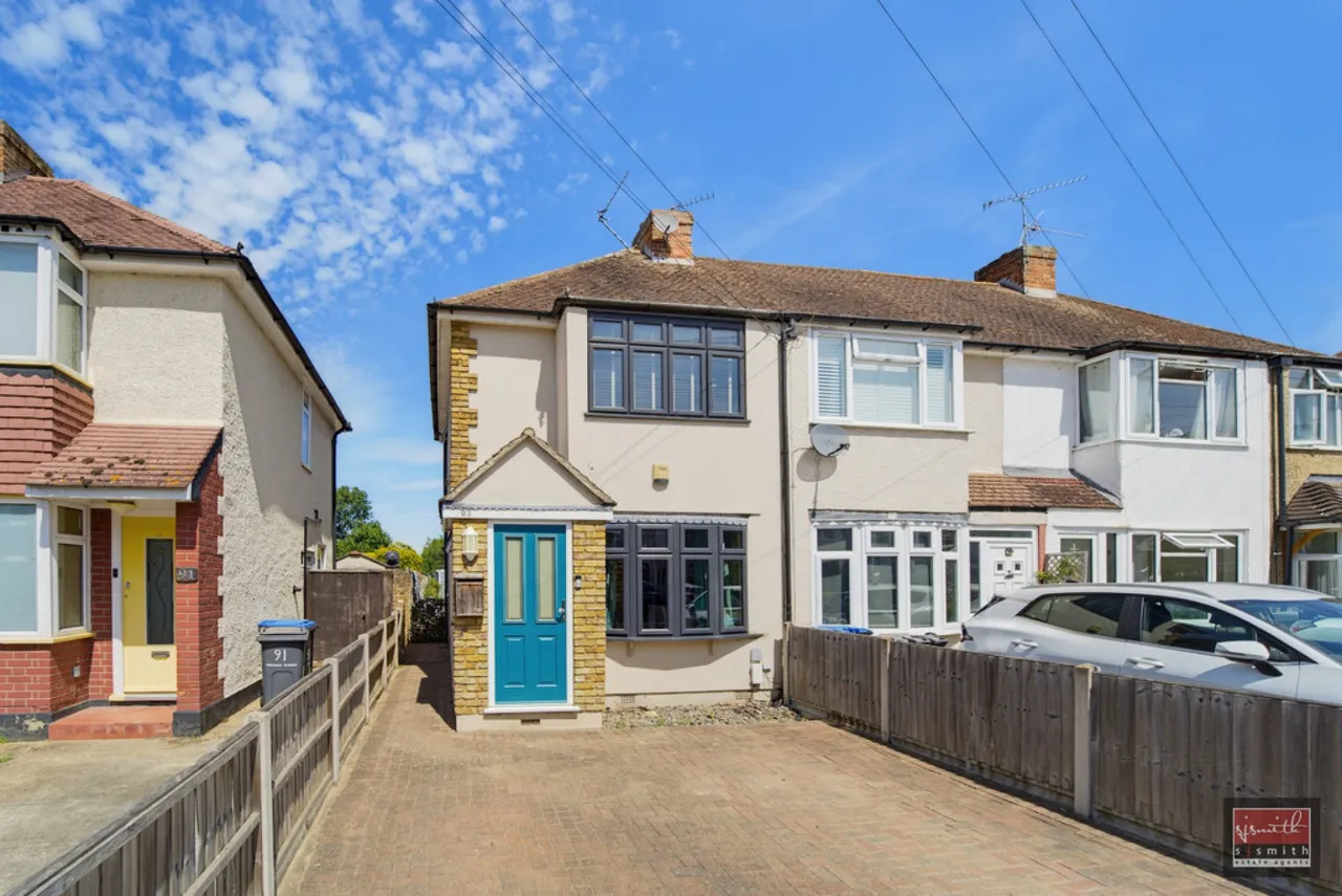 2 bed property for sale, Warwick Avenue, Egham, TW20