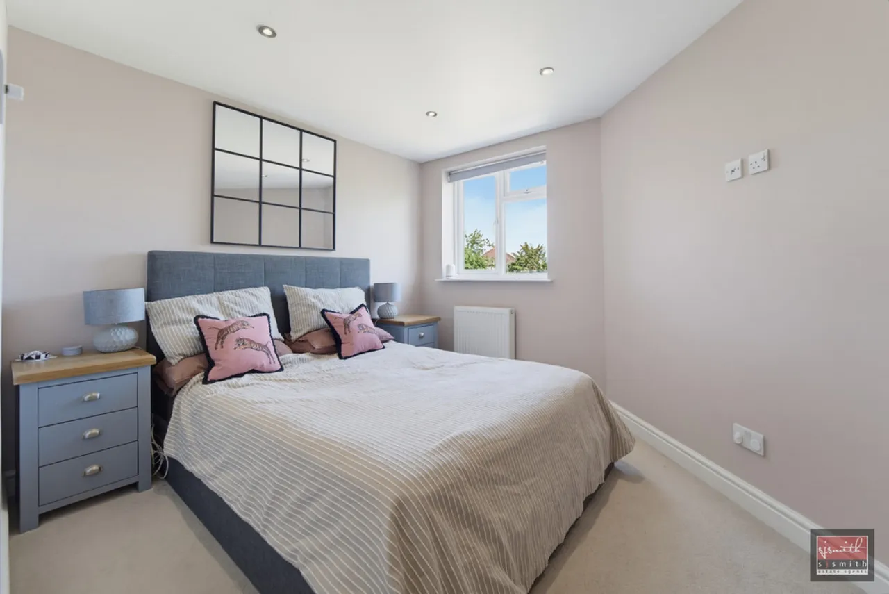 Warwick Avenue, Egham, TW20, photo 6