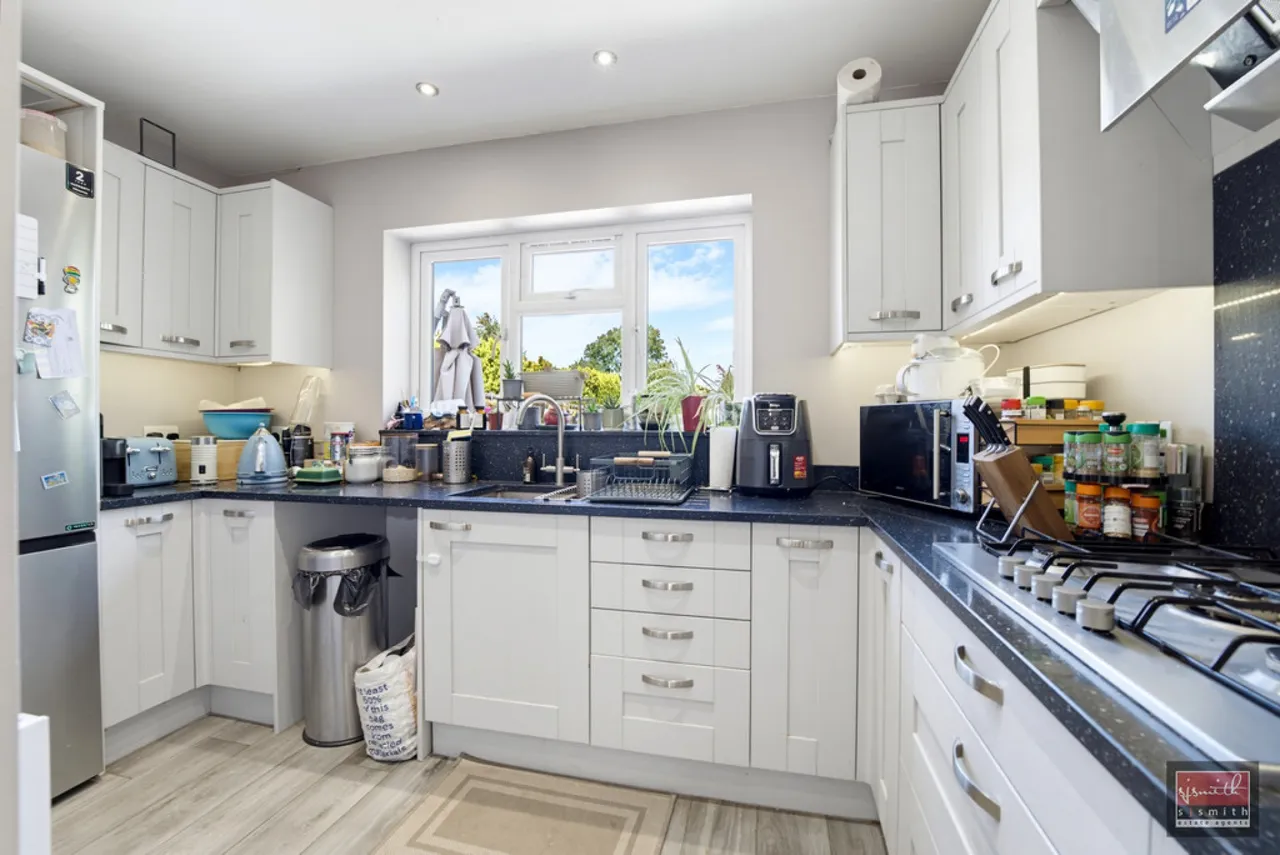 Warwick Avenue, Egham, TW20, photo 5