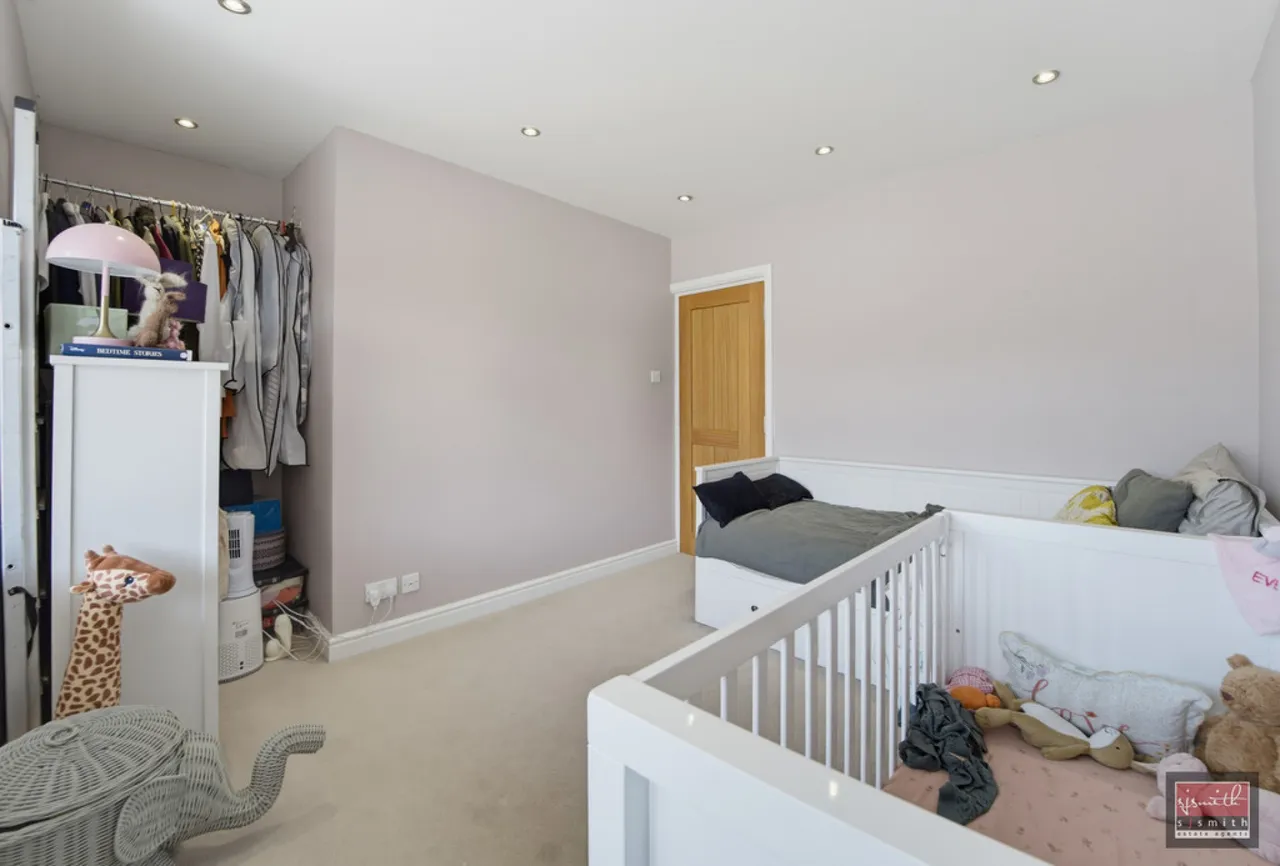 Warwick Avenue, Egham, TW20, photo 9