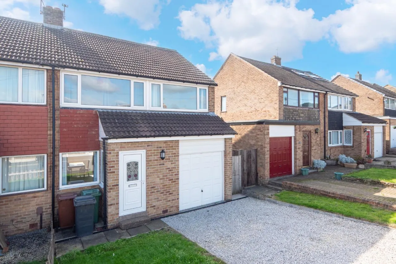 3 bed house to rent — Kent Crescent, Pudsey