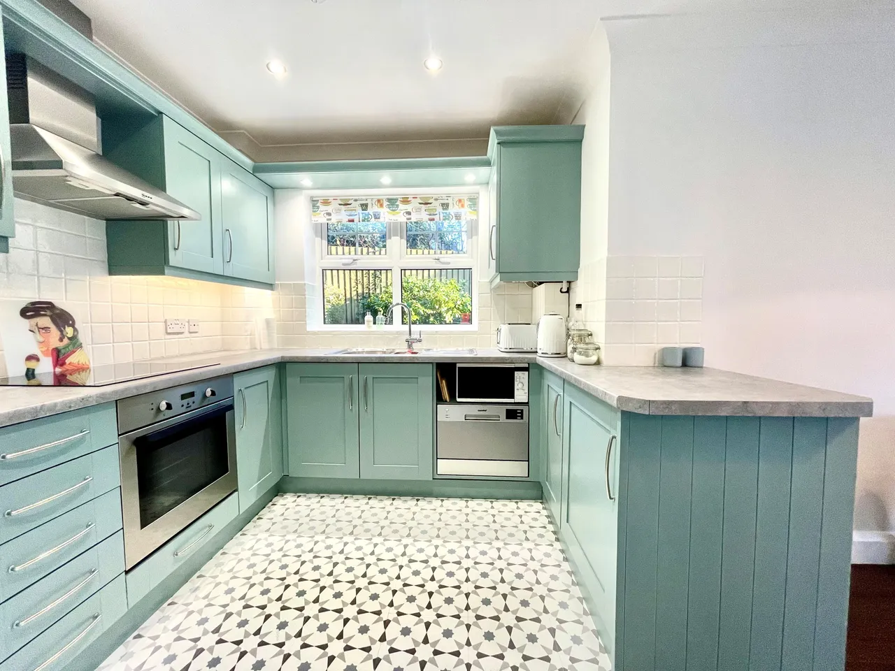 Skerryvore Court, Westbourne, BH4, photo 3