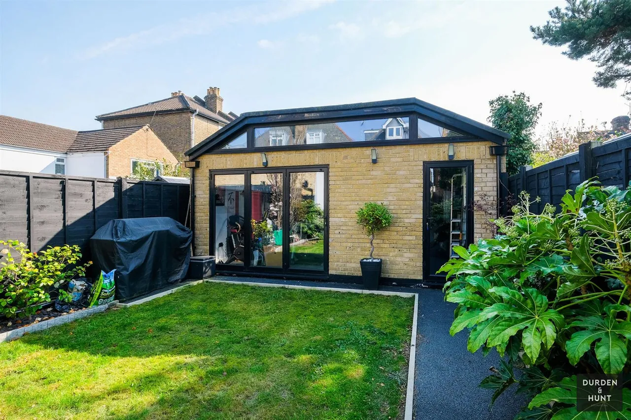 Chelmsford Road, South Woodford, E18, photo 26