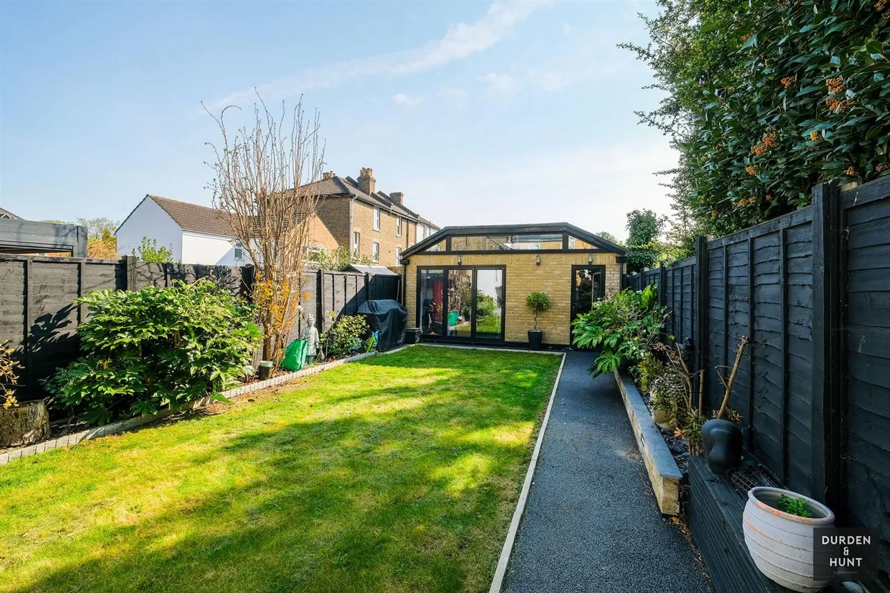 Chelmsford Road, South Woodford, E18, photo 25