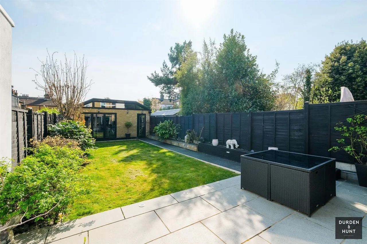 Chelmsford Road, South Woodford, E18, photo 24