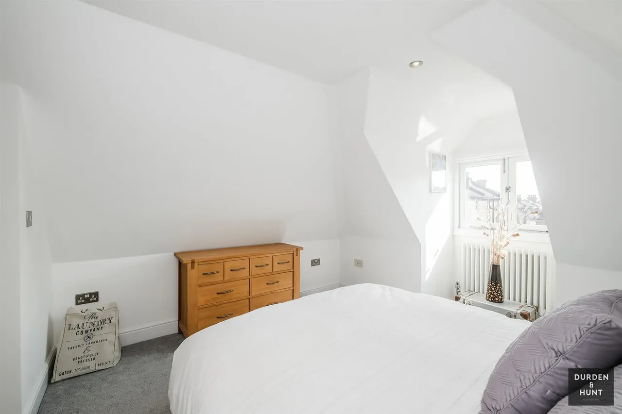 Chelmsford Road, South Woodford, E18, photo 18