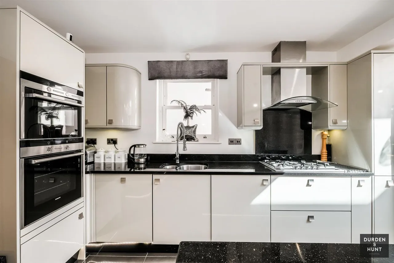 Chelmsford Road, South Woodford, E18, photo 4