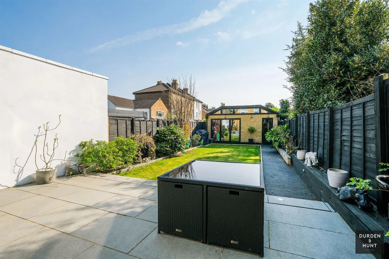 Chelmsford Road, South Woodford, E18, photo 23