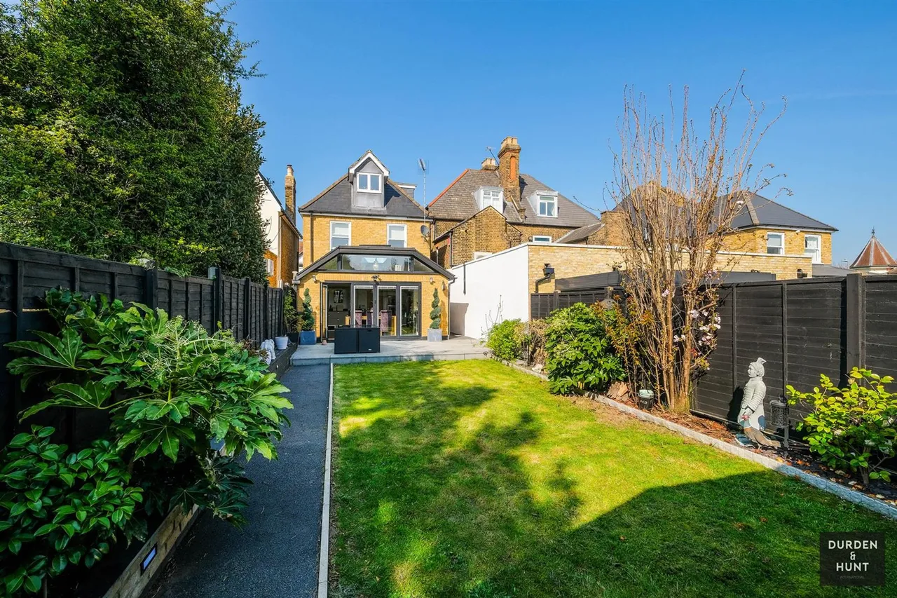 Chelmsford Road, South Woodford, E18, photo 29