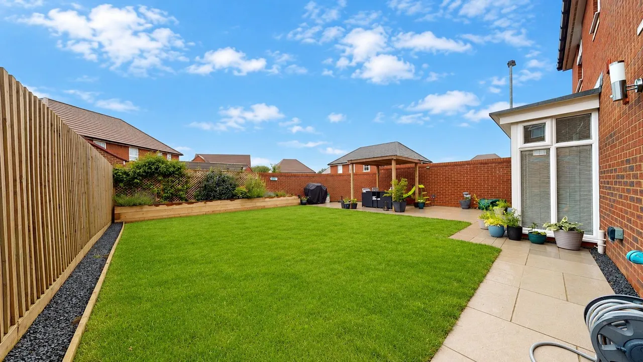 Read Loke, Eaton Leys, photo 17