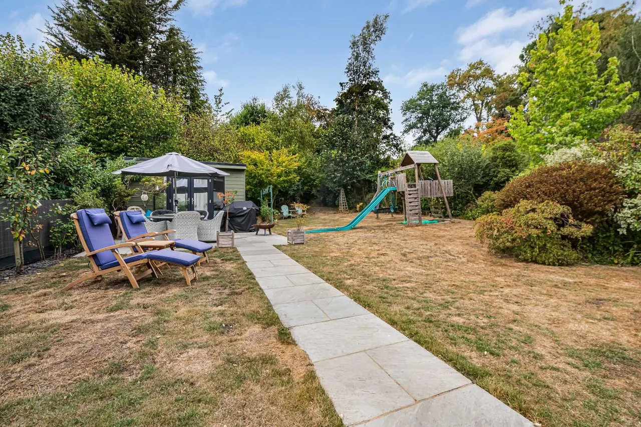 Lucastes Lane, Haywards Heath, RH16, photo 23