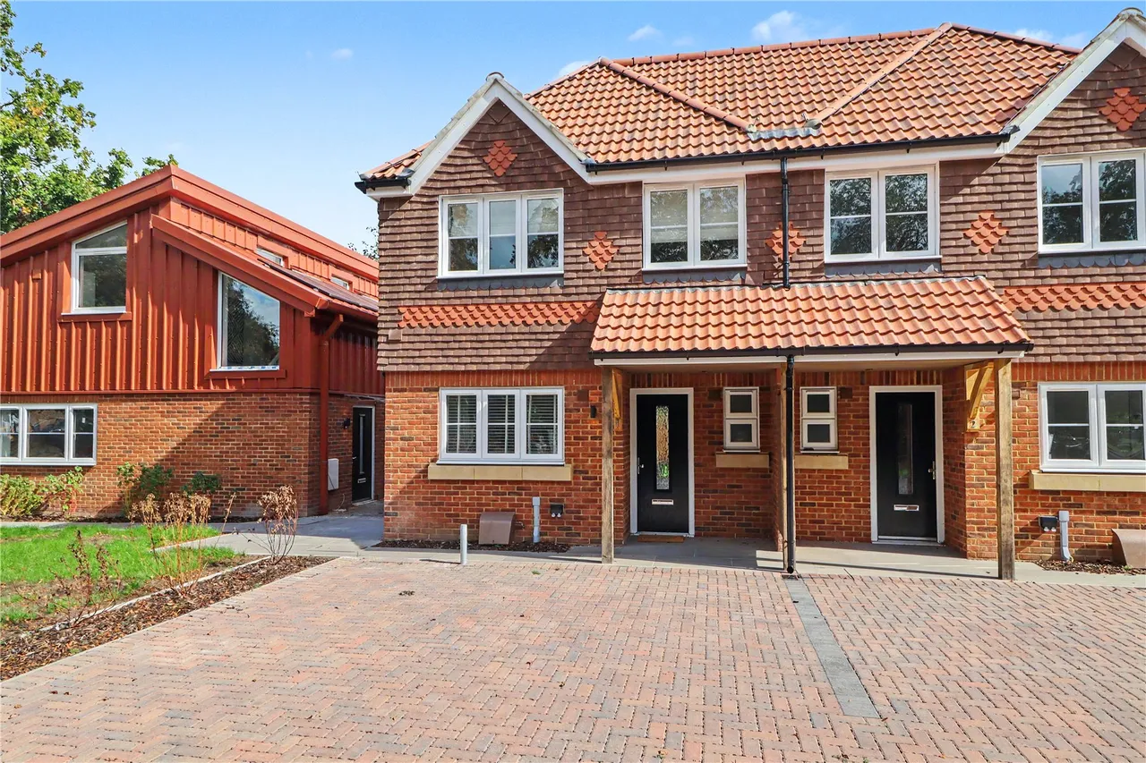 4 bed house for sale, Tilia Copse, Woking, GU22