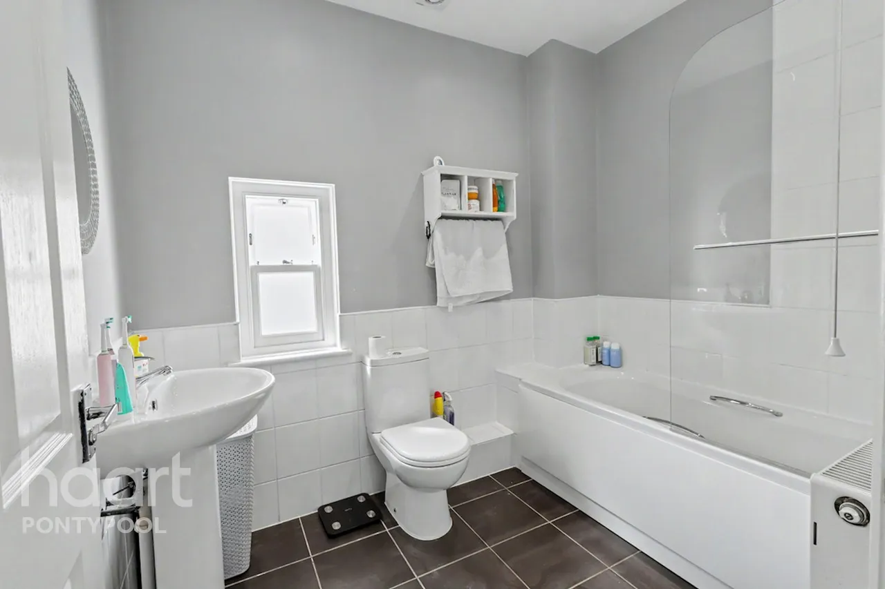 Sycamore Road, Pontypool, NP4, photo 16