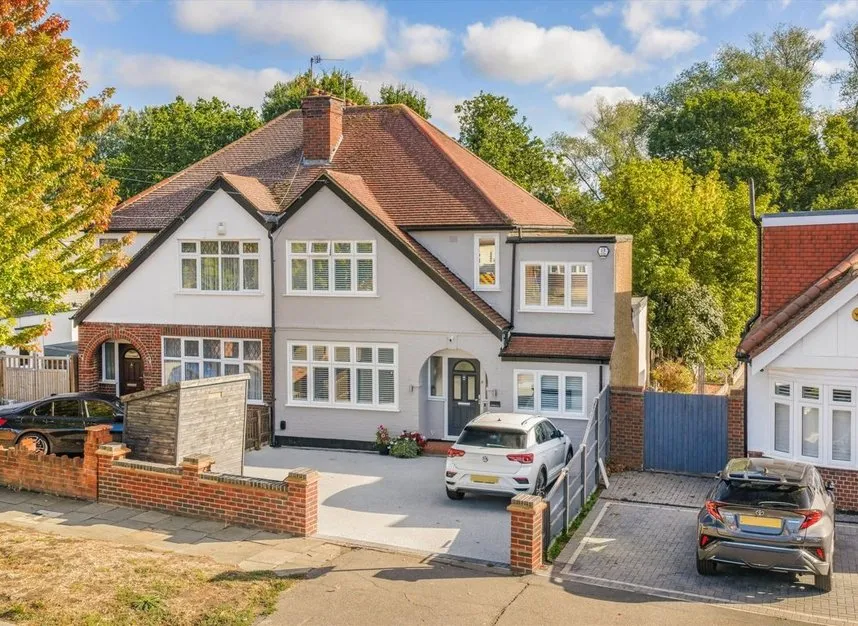 4 bed house for sale — Elmbridge Avenue, Surbiton, KT5