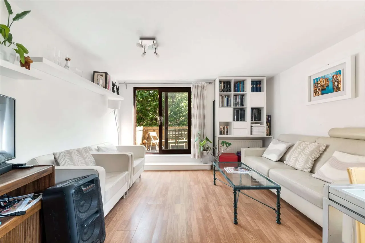 2 bed flat to rent — Waveney Close, London, E1W 2JL