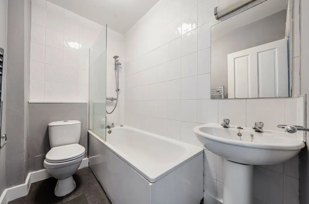 Stonecot Hill, Sutton SM3 9HJ, photo 17