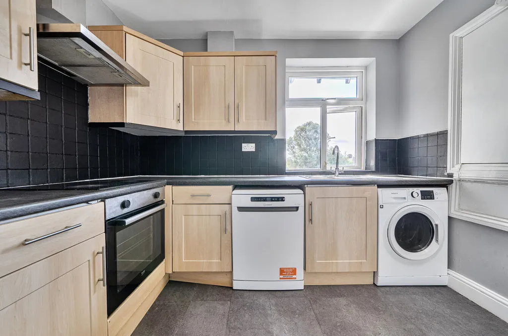 Stonecot Hill, Sutton SM3 9HJ, photo 5