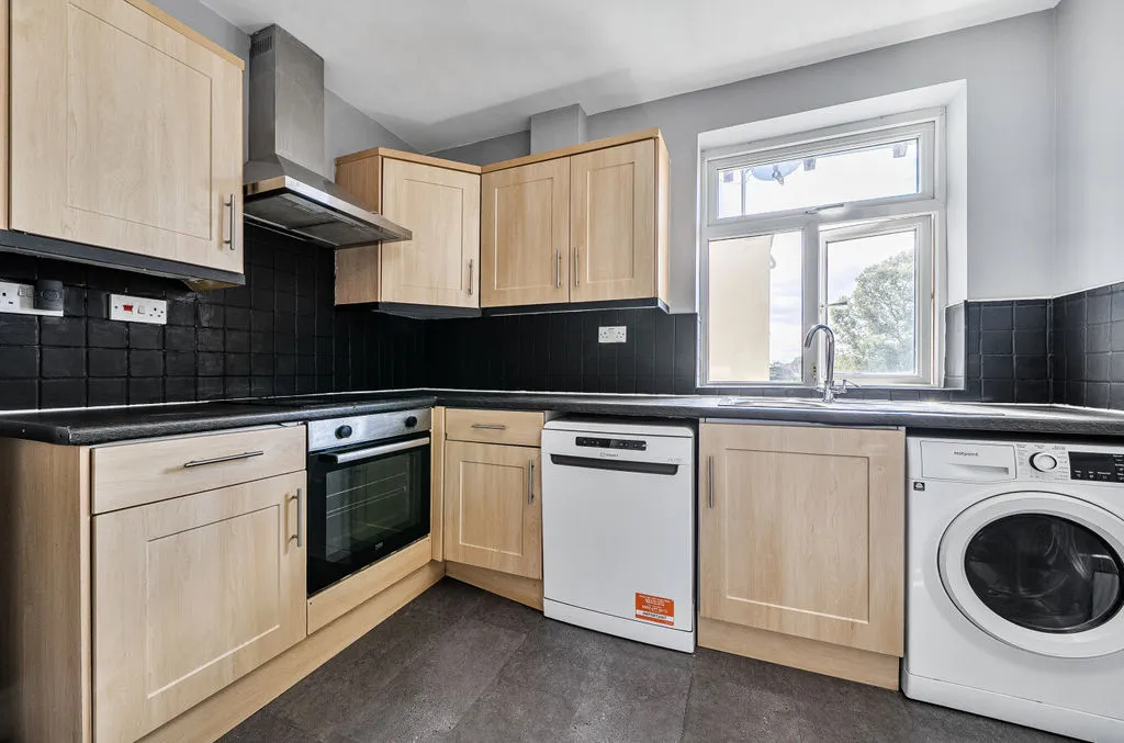 Stonecot Hill, Sutton SM3 9HJ, photo 6
