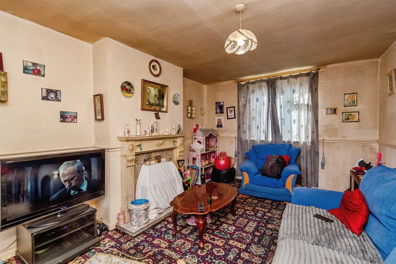 Kossuth Road, Bilston, WV14, photo 21