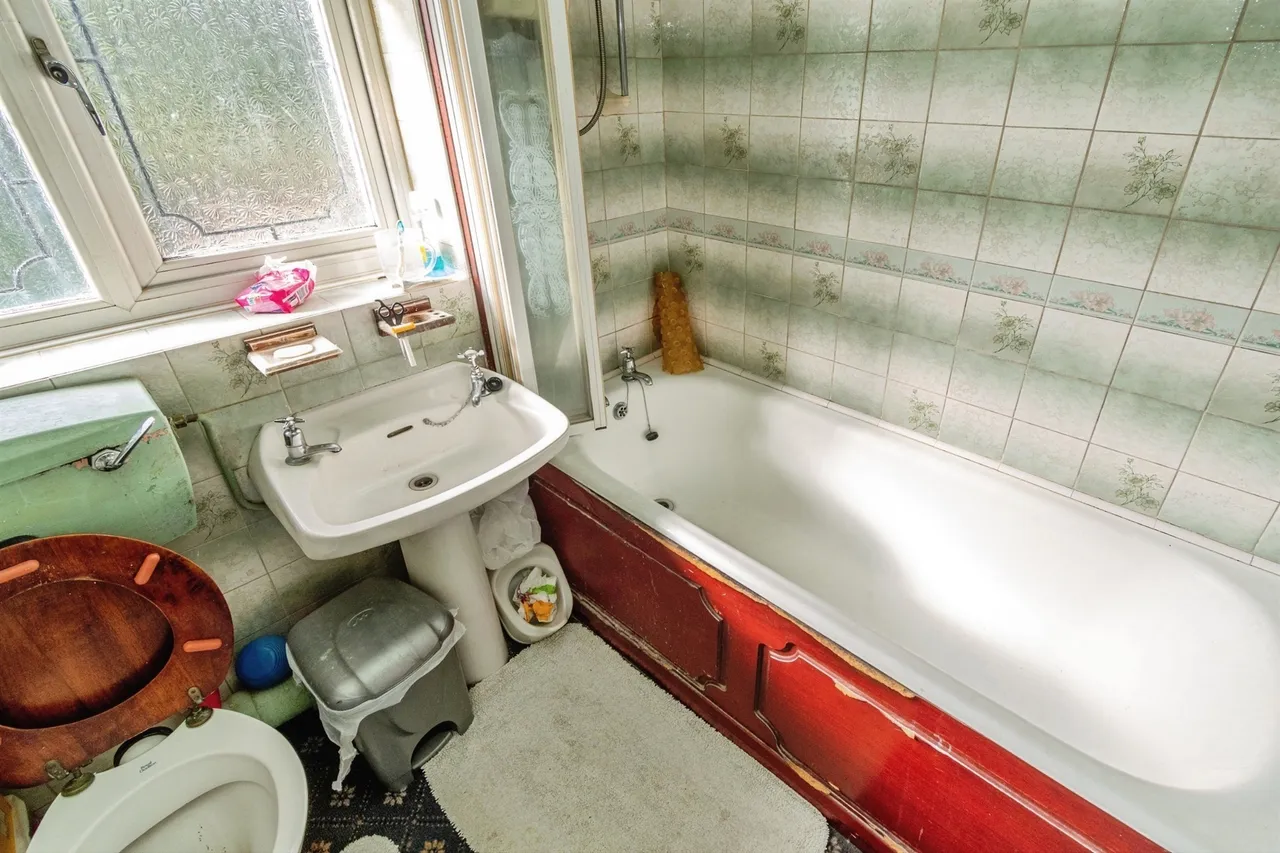 Kossuth Road, Bilston, WV14, photo 18