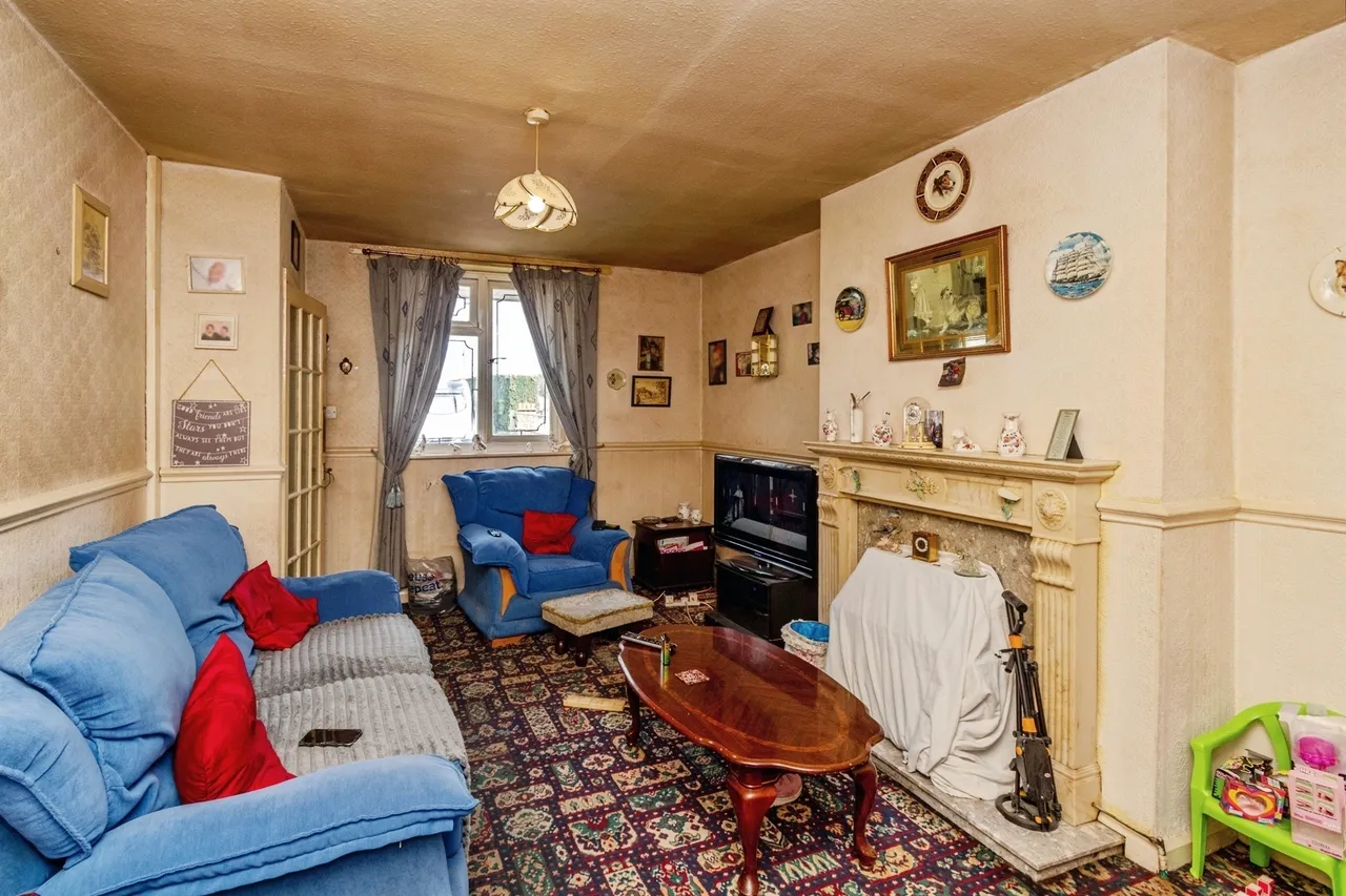 Kossuth Road, Bilston, WV14, photo 22