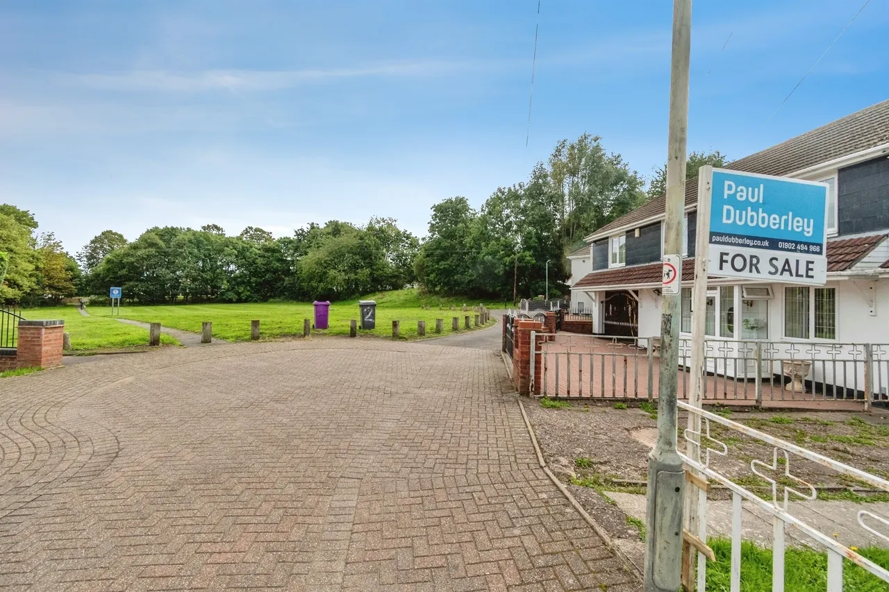 Kossuth Road, Bilston, WV14, photo 3