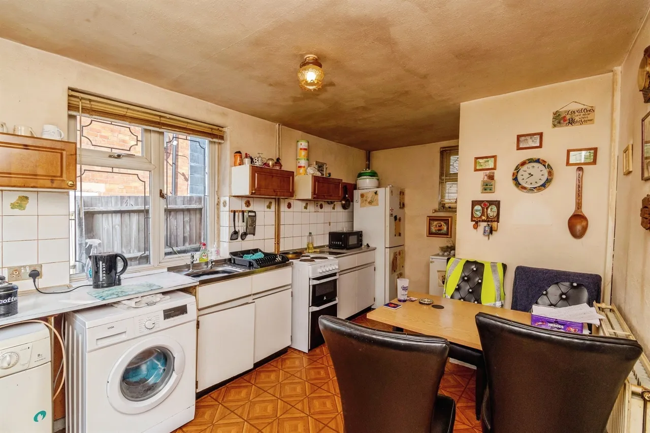 Kossuth Road, Bilston, WV14, photo 8