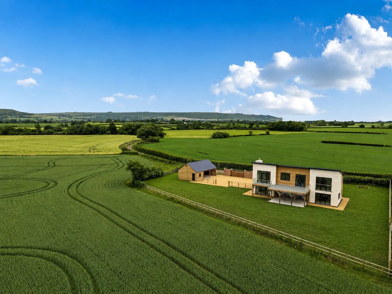 4 bed house for sale — Southbrook Lane, Steeple Ashton, Trowbridge, Wiltshire, BA14 6HW