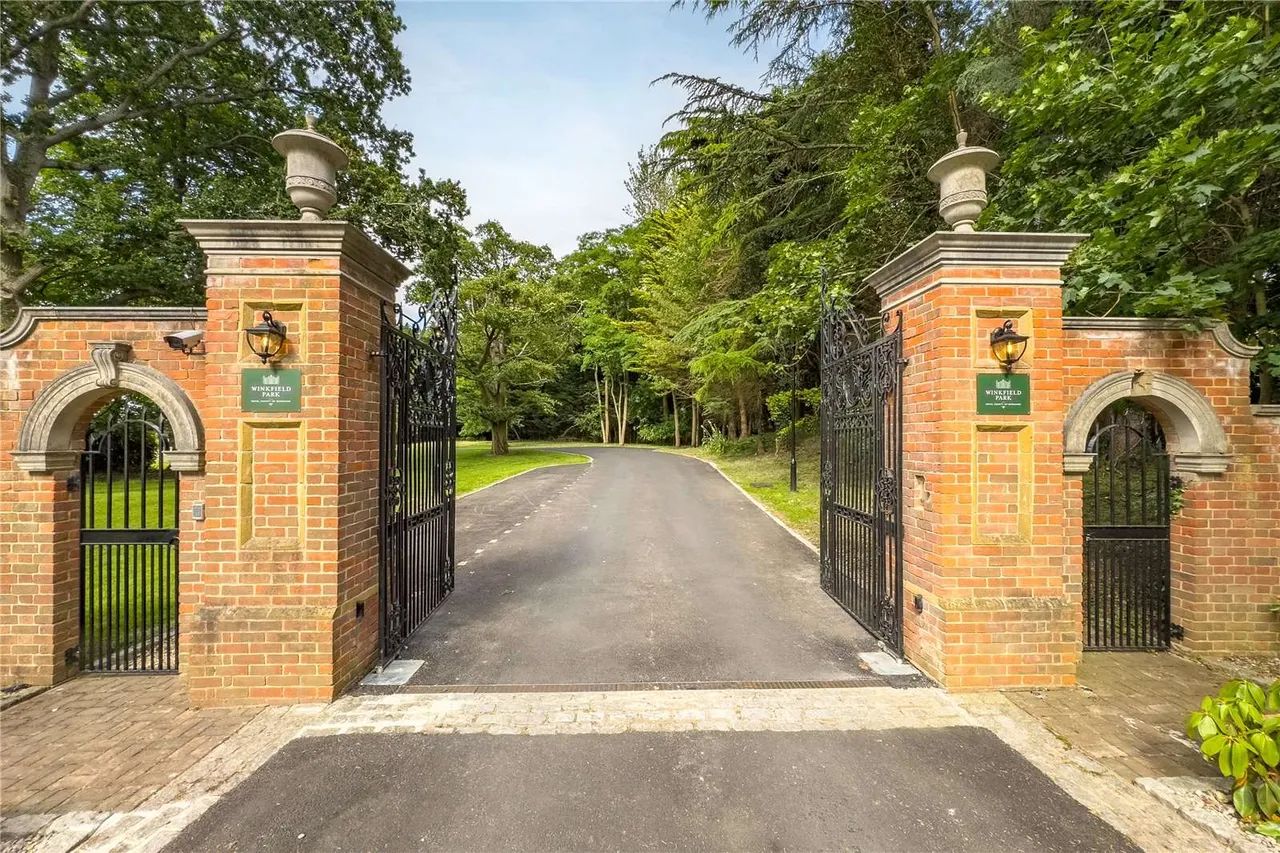Winkfield Park, Winkfield Row, Berkshire, RG42 6NA, photo 4