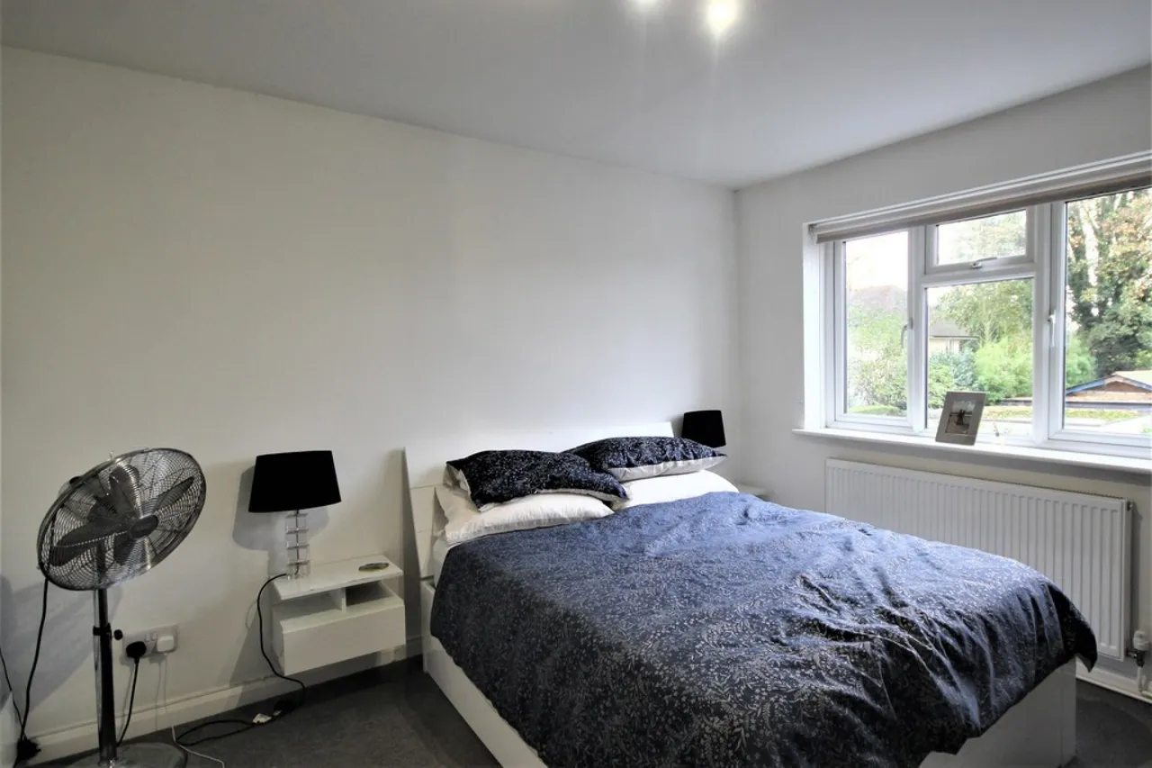 Shepperton Road, Staines-upon-Thames, photo 6
