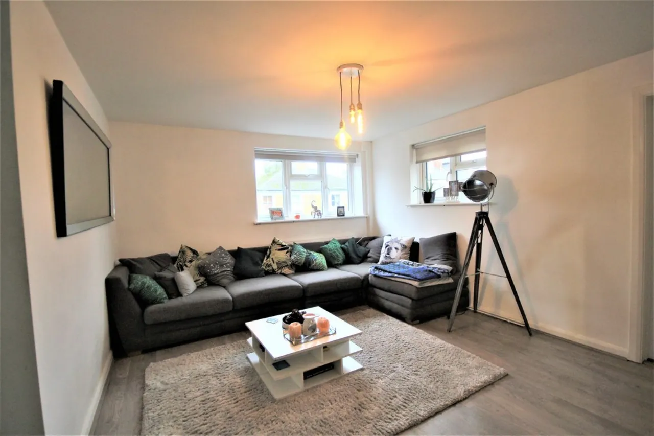 Shepperton Road, Staines-upon-Thames, photo 2