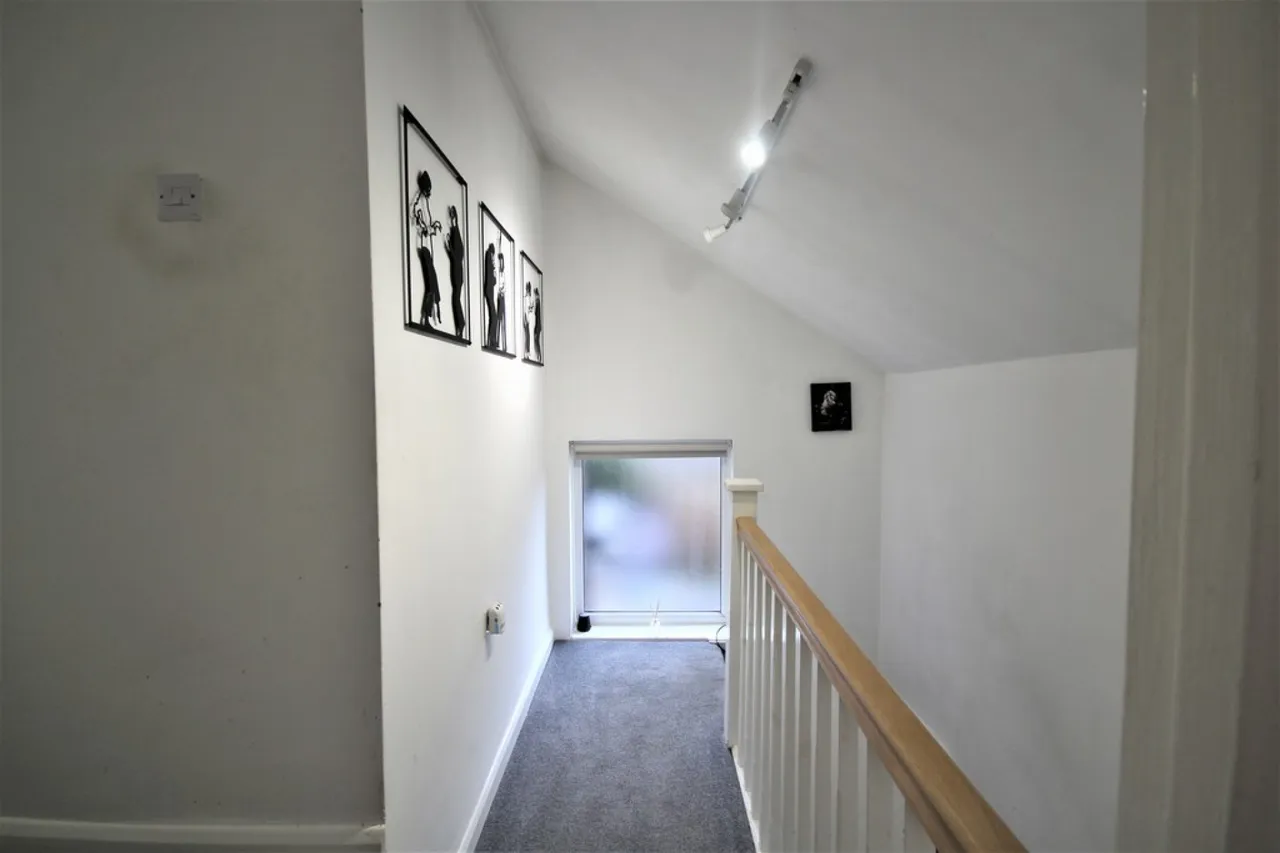 Shepperton Road, Staines-upon-Thames, photo 7
