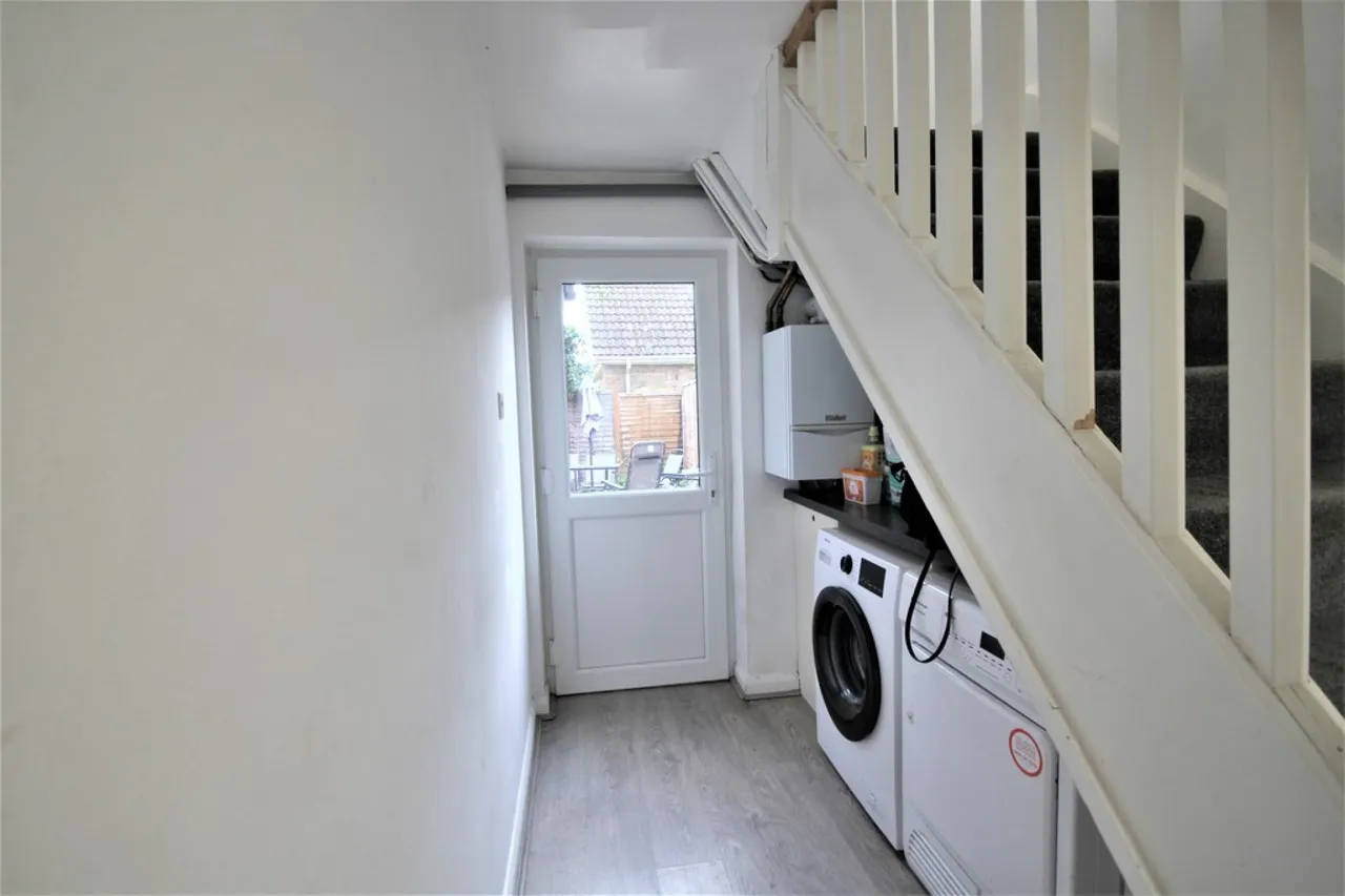 Shepperton Road, Staines-upon-Thames, photo 11