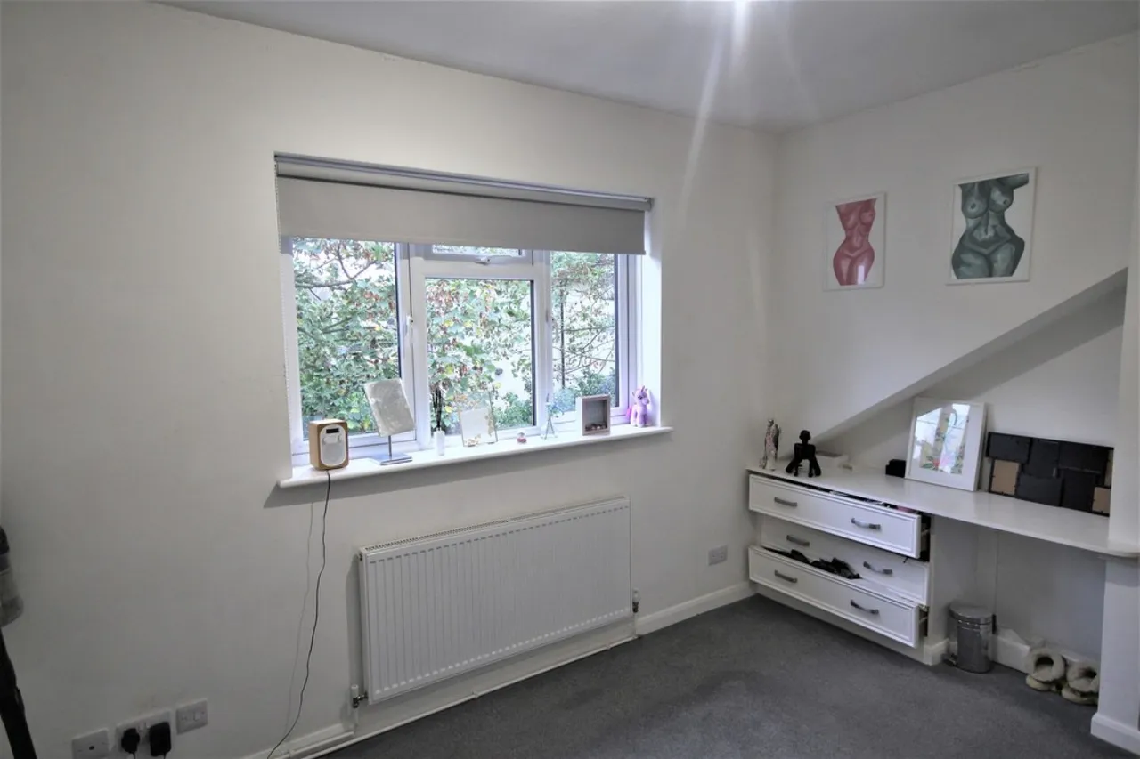 Shepperton Road, Staines-upon-Thames, photo 12
