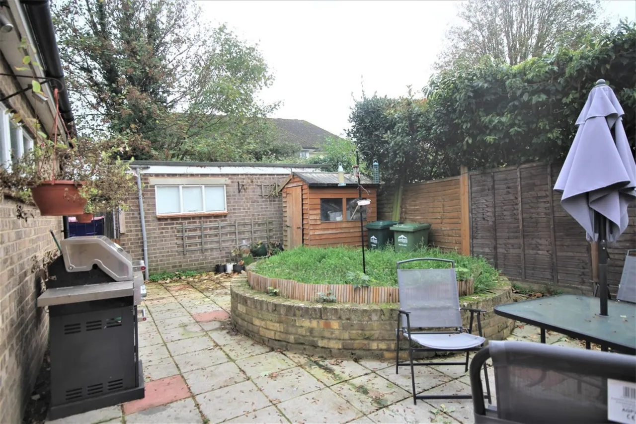 Shepperton Road, Staines-upon-Thames, photo 9