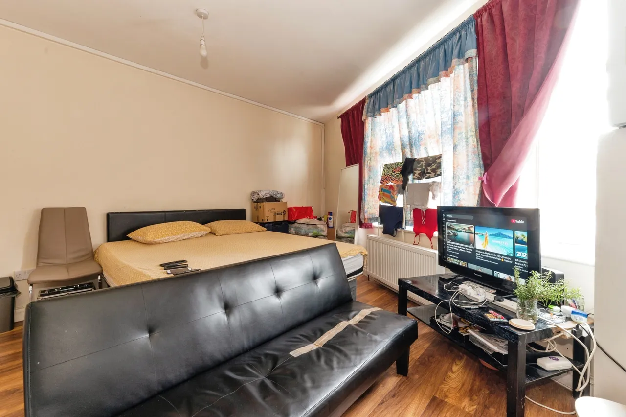 401 Durnsford Road, London, photo 2