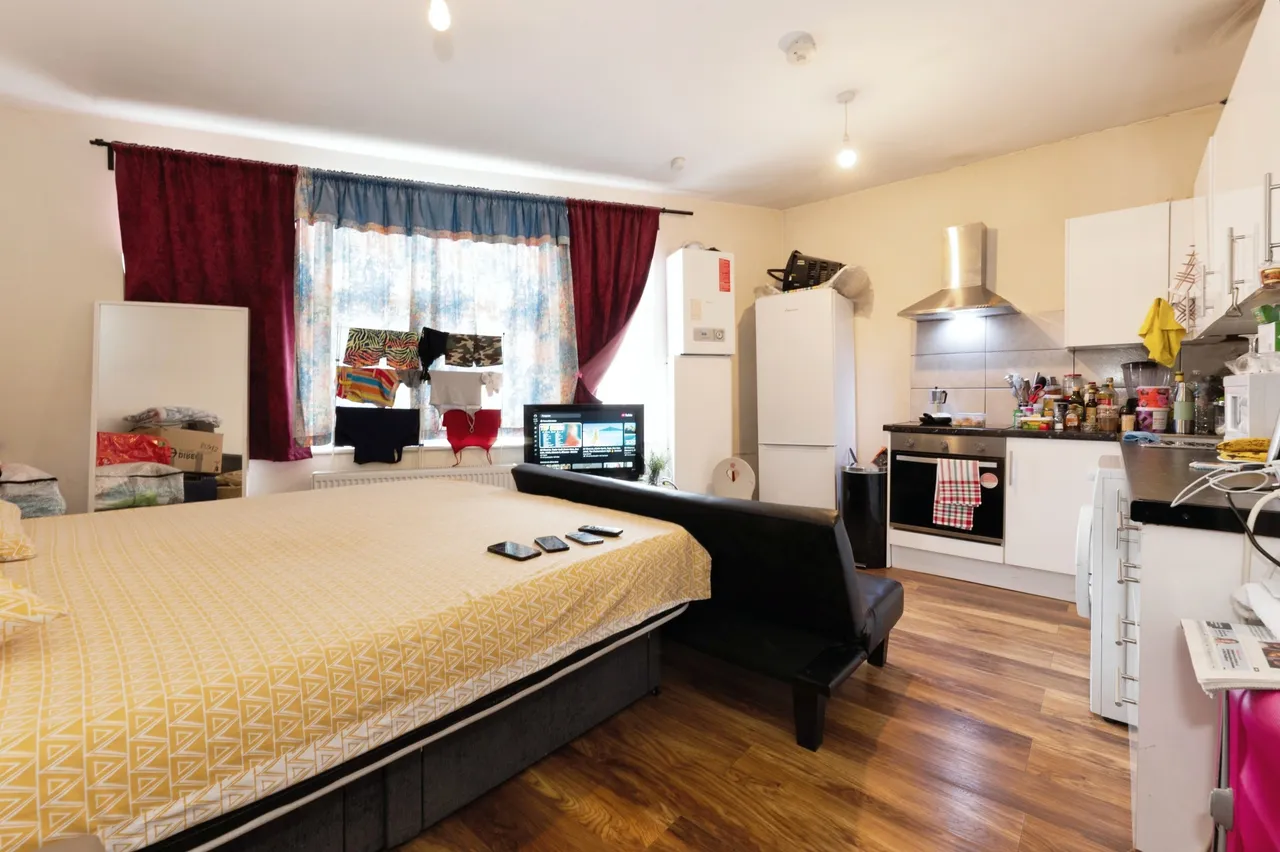 401 Durnsford Road, London, photo 5