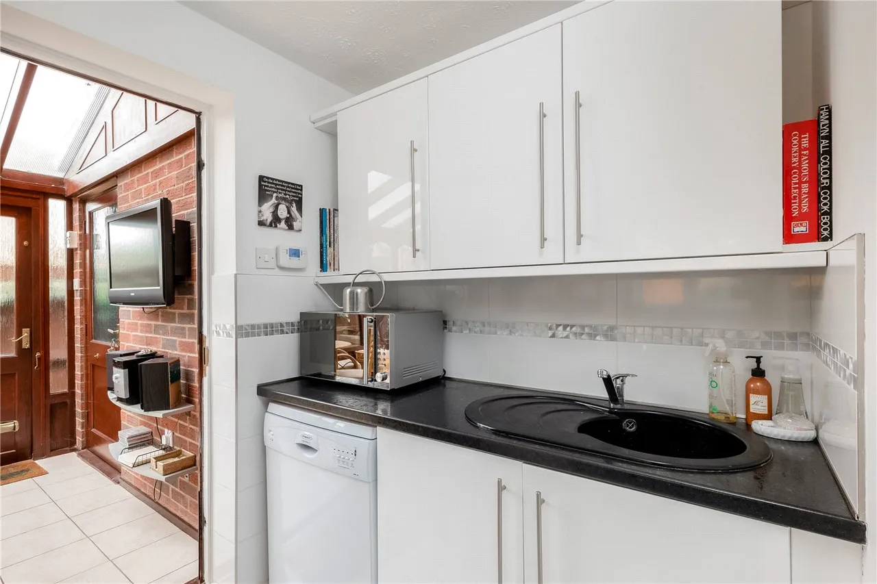 Mallard Close, Stratford-upon-Avon, Warwickshire, CV37, photo 9
