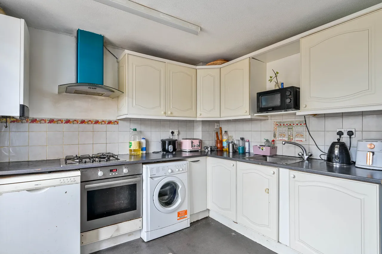 11 Virginia Close, New Malden, photo 2