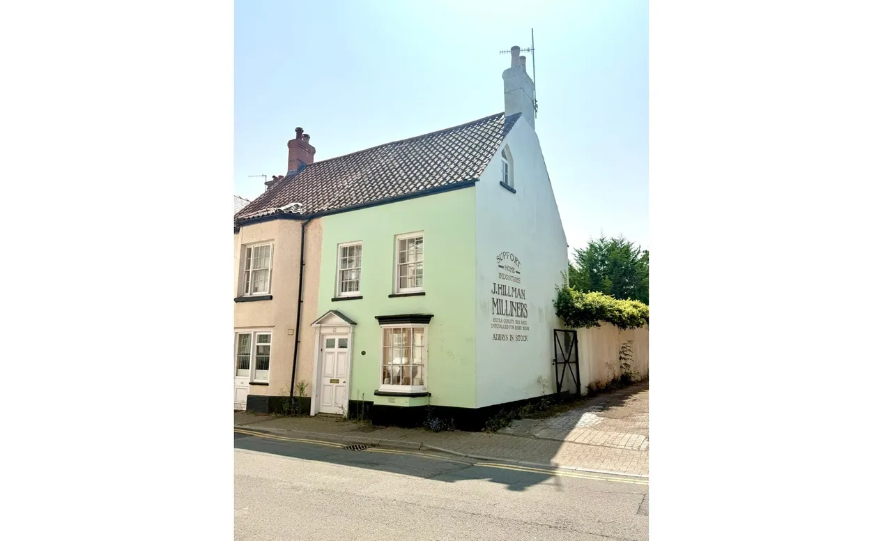 2 bed house for sale, St Mary Street, Monmouth, NP25